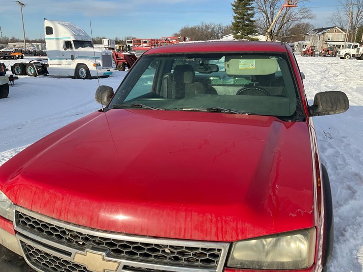 2005-chevrolet-k2500-image-12