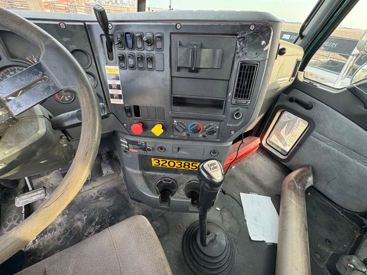 #145-•-mack-single-axle-image-12