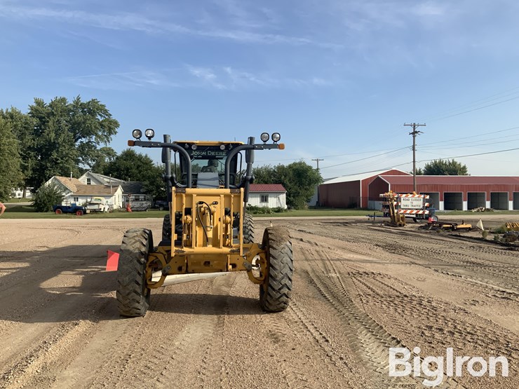 2011-deere-770g-image-2