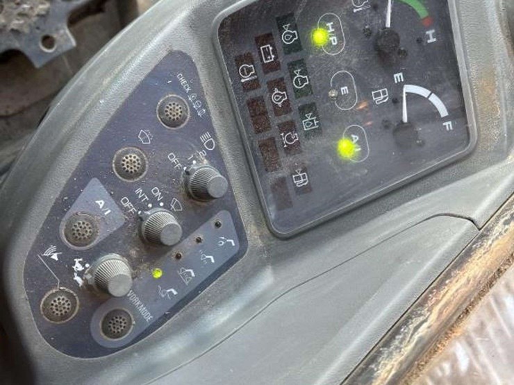 deere-200-lc-image-23