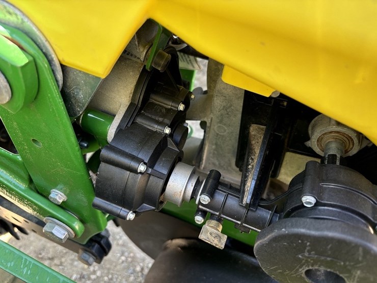 2017-john-deere-1775nt-image-24