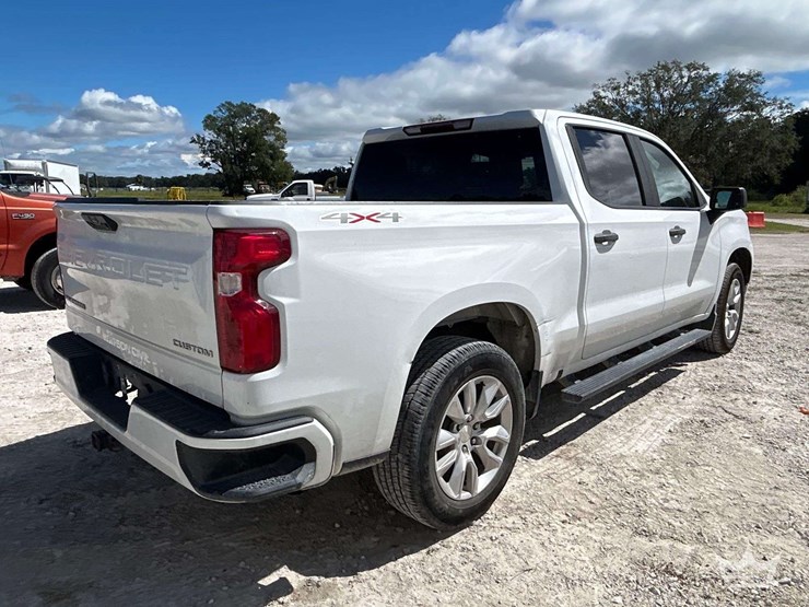 2022-chevrolet-silverado-1500-image-3