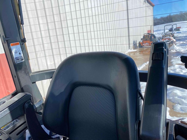 kubota-b3350hsdc-image-37