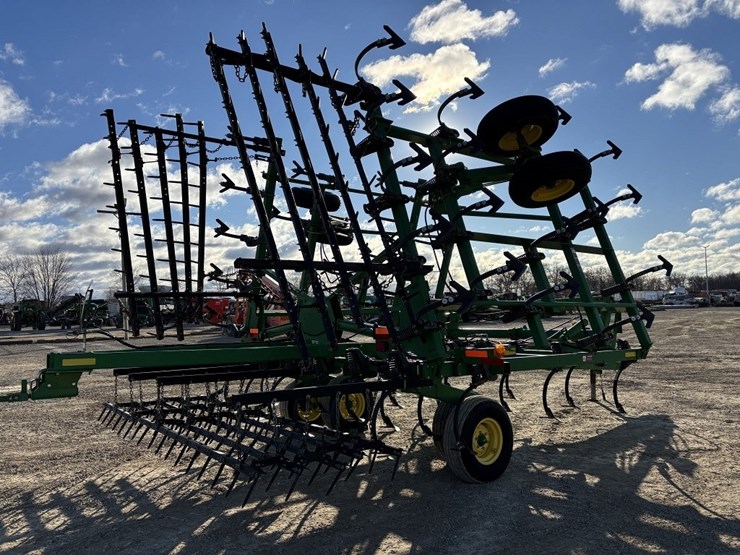 2011-john-deere-2210l-image-5