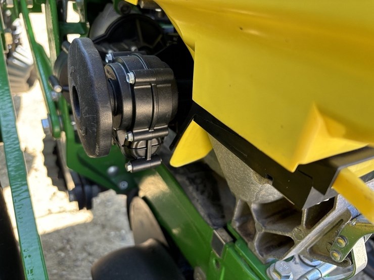 2017-john-deere-1775nt-image-23