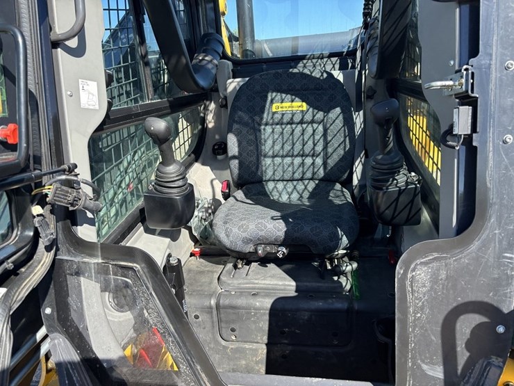 new-holland-c362-image-30