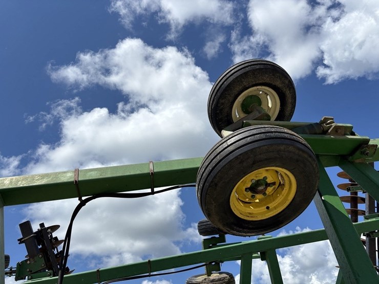 john-deere-637-image-34