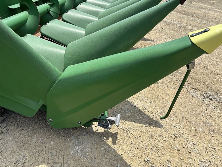 2022-john-deere-c12r-image-7