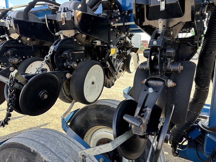 2010-kinze-3660-image-10