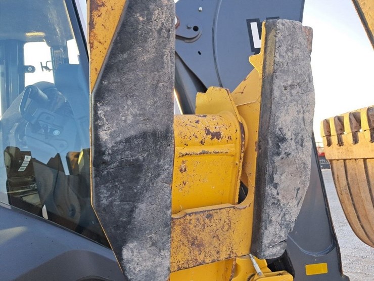 2022-deere-410l-image-24