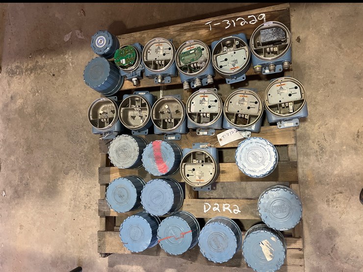 #3416-•-micro-motion-flow-meter-controllers,-rft9739-image-3