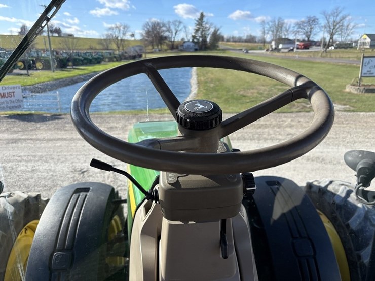 john-deere-8285r-image-41