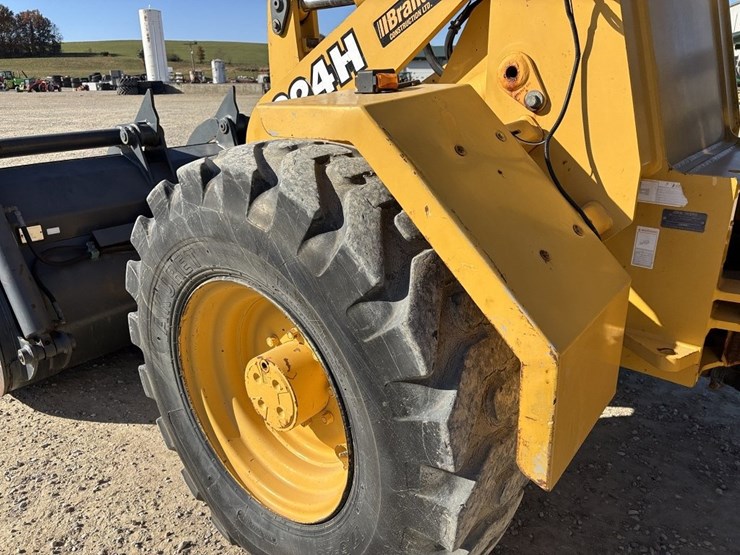 2003-deere-324h-image-30