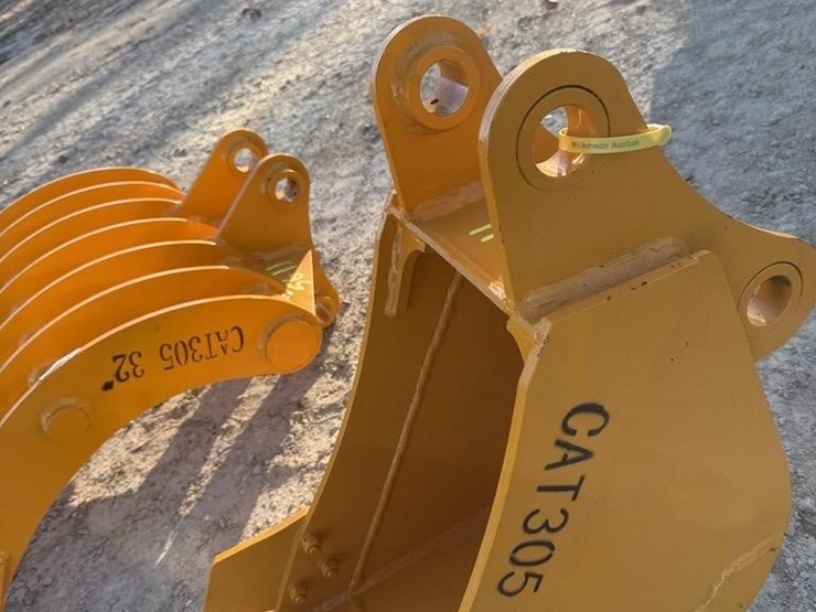 cat-305-excavator-attachments-image-2
