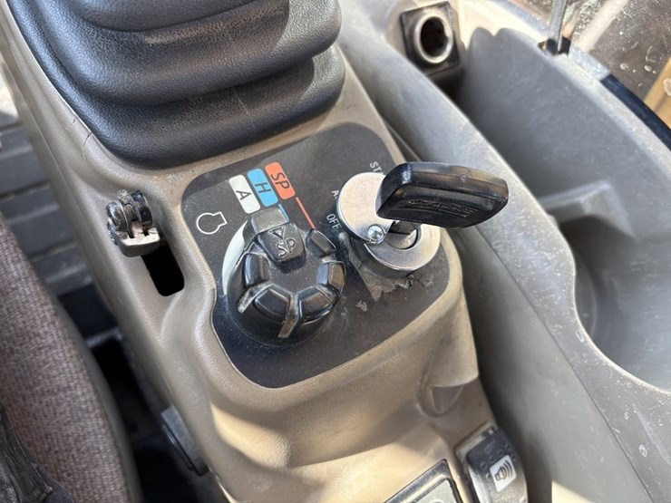 2014-case-cx130-image-34