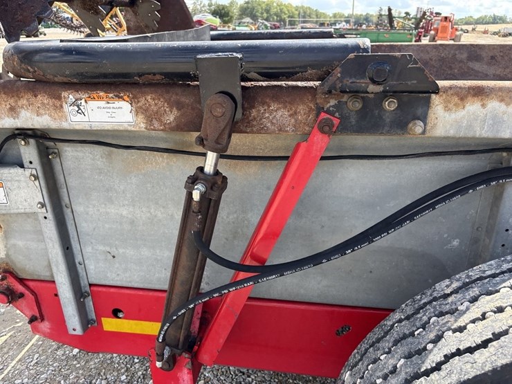 massey-ferguson-3732-image-21