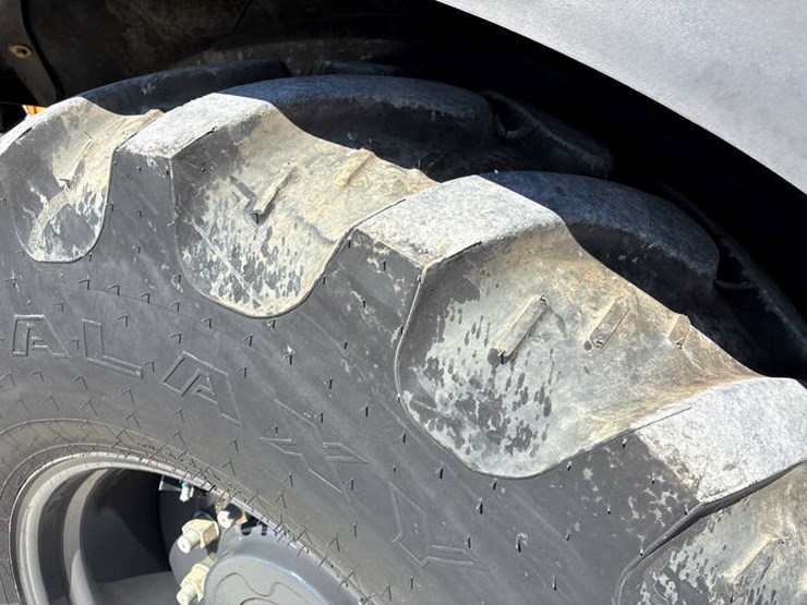 2019-case-580sn-image-67