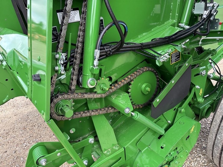 2024-john-deere-561m-image-38