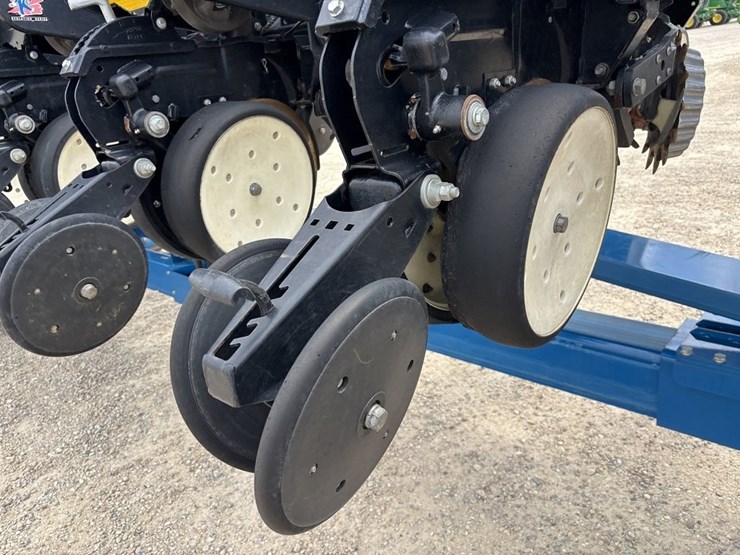 2012-kinze-3660-image-18