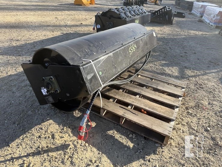 skid-steer-vibratory-roller-image-2