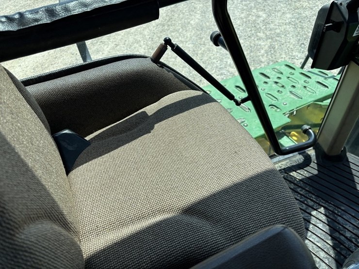 john-deere-8410t-image-56