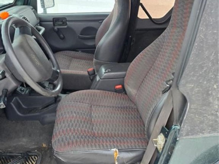 jeep-wrangler-sport-image-12