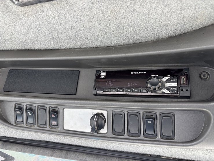 challenger-765e-track-tractor-image-50