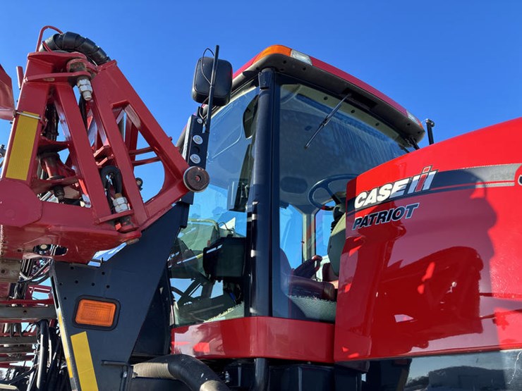 case-ih-patriot-3340-image-15