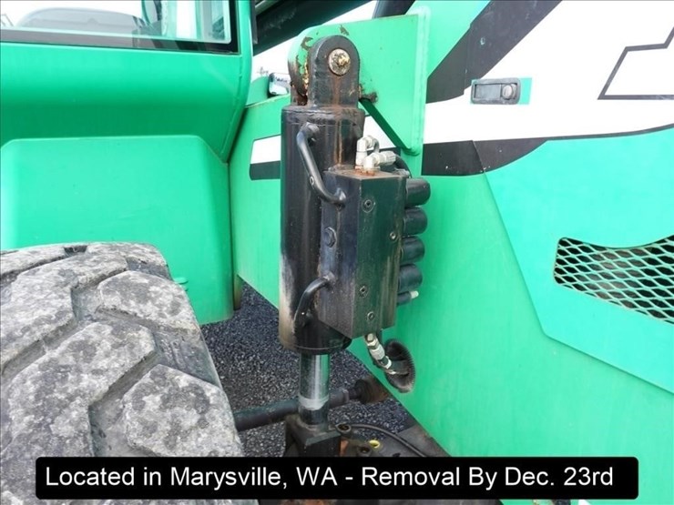 2012-jlg-8042-image-10