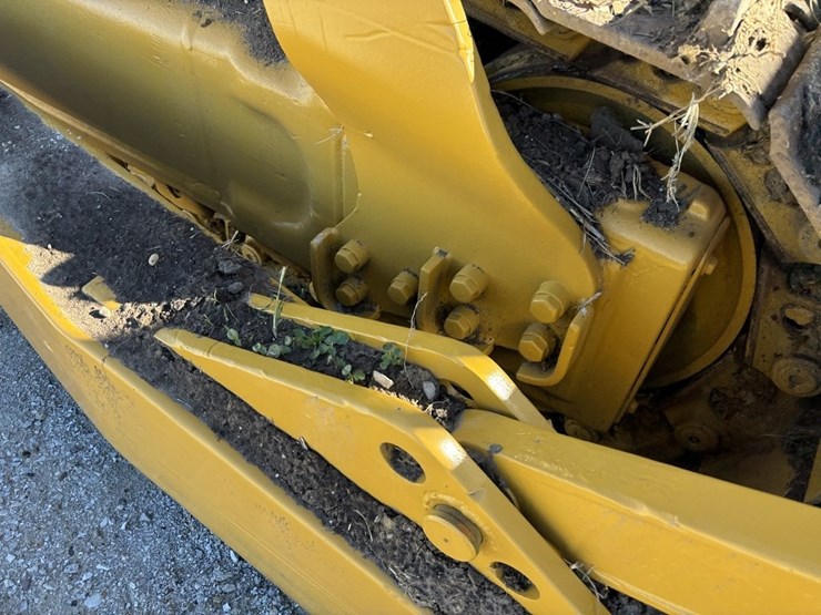 2010-caterpillar-d7e-image-16