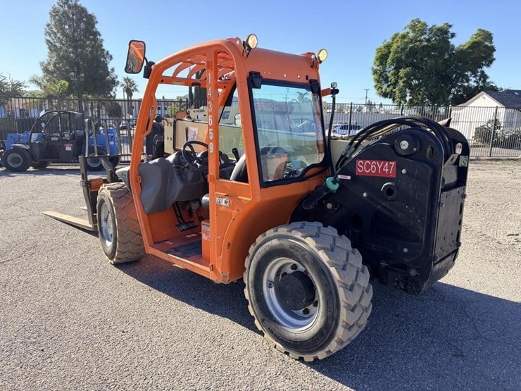 2015-jlg-65-18a-telescopic-reach-lift-image-4