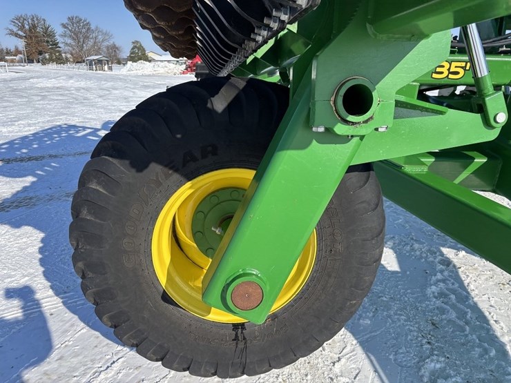 2024-john-deere-2680h-image-15