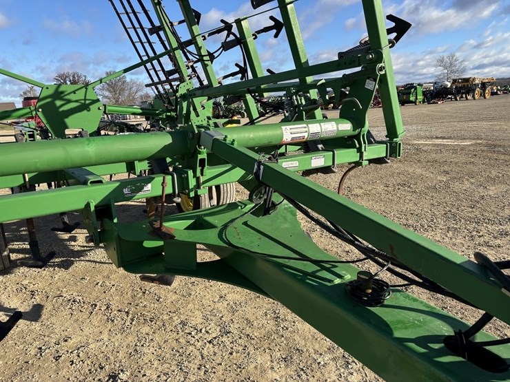 2011-john-deere-2210l-image-11