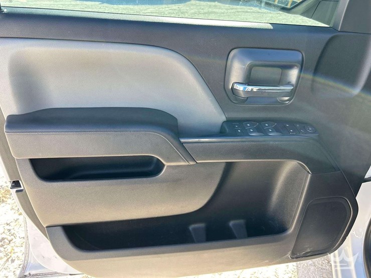 2018-chevrolet-1500-image-11