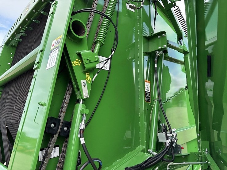 2024-john-deere-561m-image-40