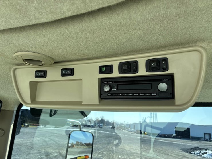 john-deere-8320r-image-77