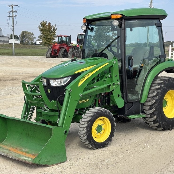JOHN DEERE 3039R