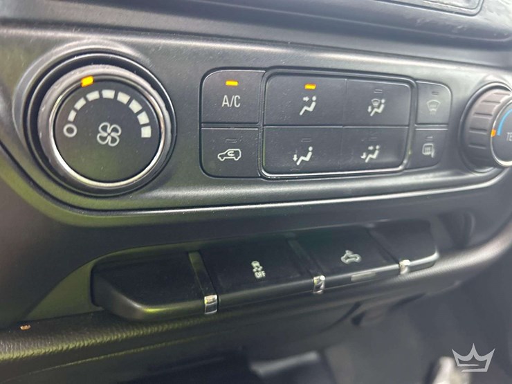 2017-chevrolet-silverado-1500-image-18