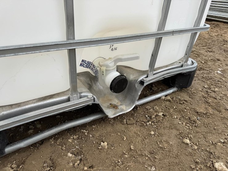 water-tank-tote-image-5