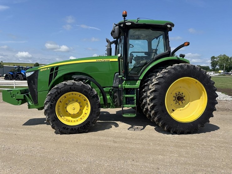 john-deere-8335r-image-2