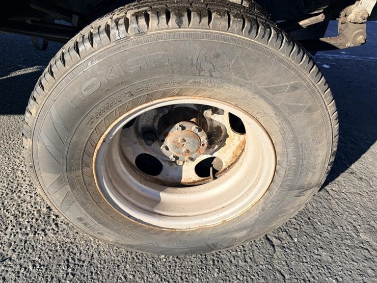 2004-mitsubishi-fuso-box-truck-image-5