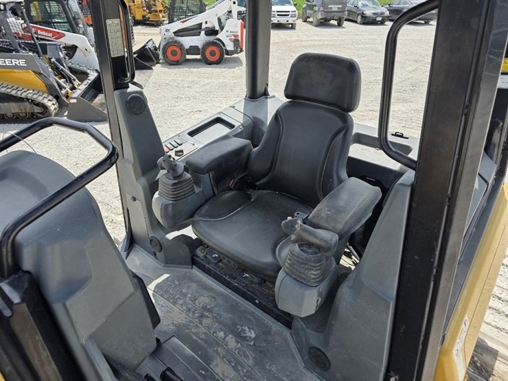 caterpillar-d3k-image-16