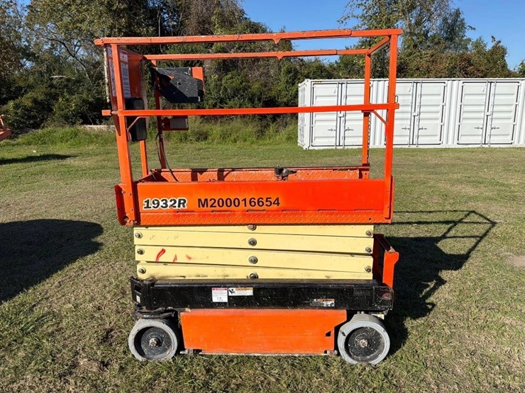 jlg-1932r-image-1