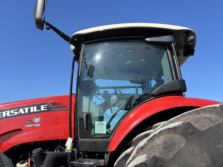 2015-versitle-310-mfwd-tractor-image-27