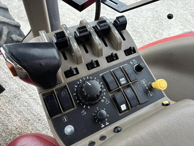 case-ih-magnum-245-image-80