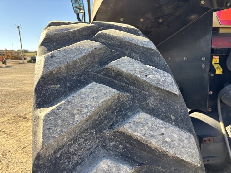 challenger-765e-track-tractor-image-27