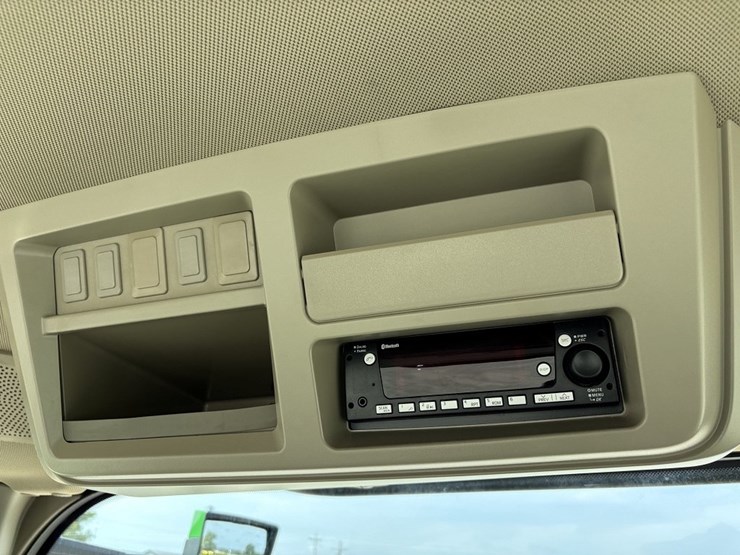 john-deere-8r-250-image-42