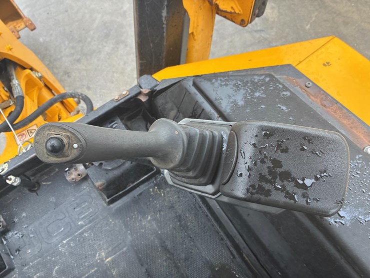 2019-jcb-3cx-image-76