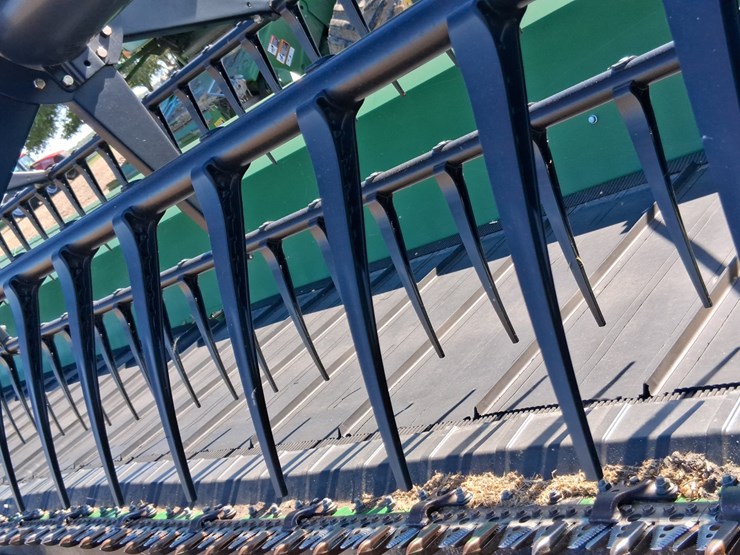 2019-john-deere-745fd-image-3