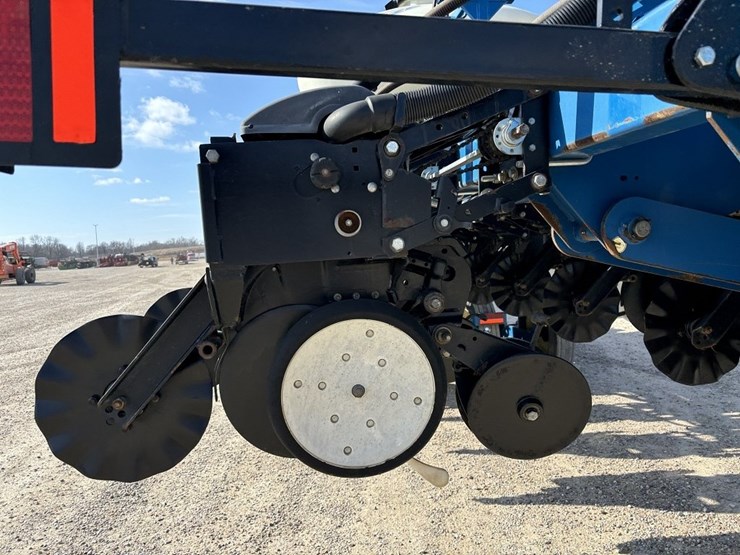 2010-kinze-3660-image-18